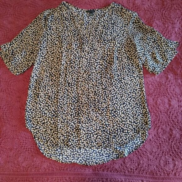 Ann Taylor Pintuck Ruffle Sleeve Print Blouse XS - Picture 5 of 8